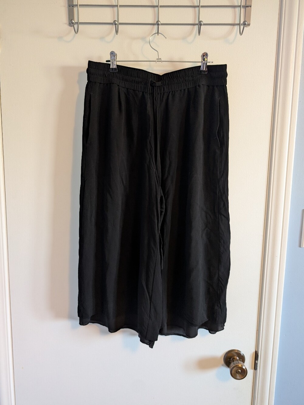 Aritzia Babaton Luiz Culottes Black Cropped Wide Leg Pants M